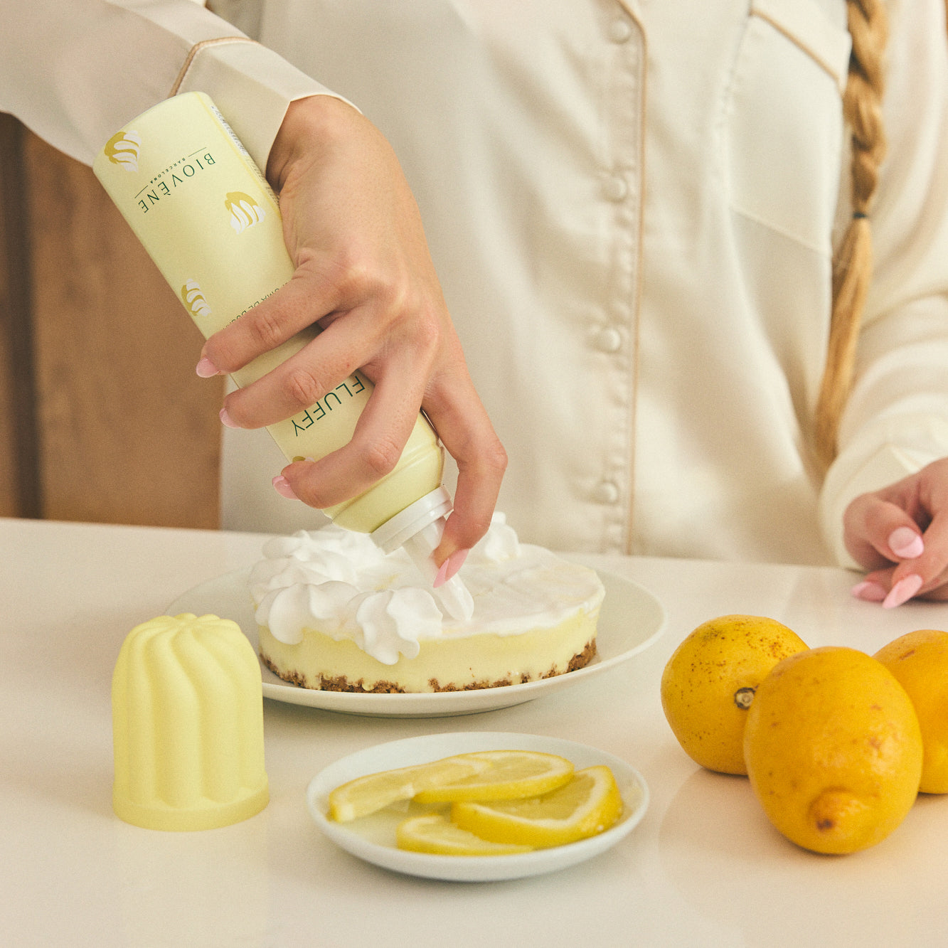 FLUFFY LEMON MERINGUE Whipped Shower Foam