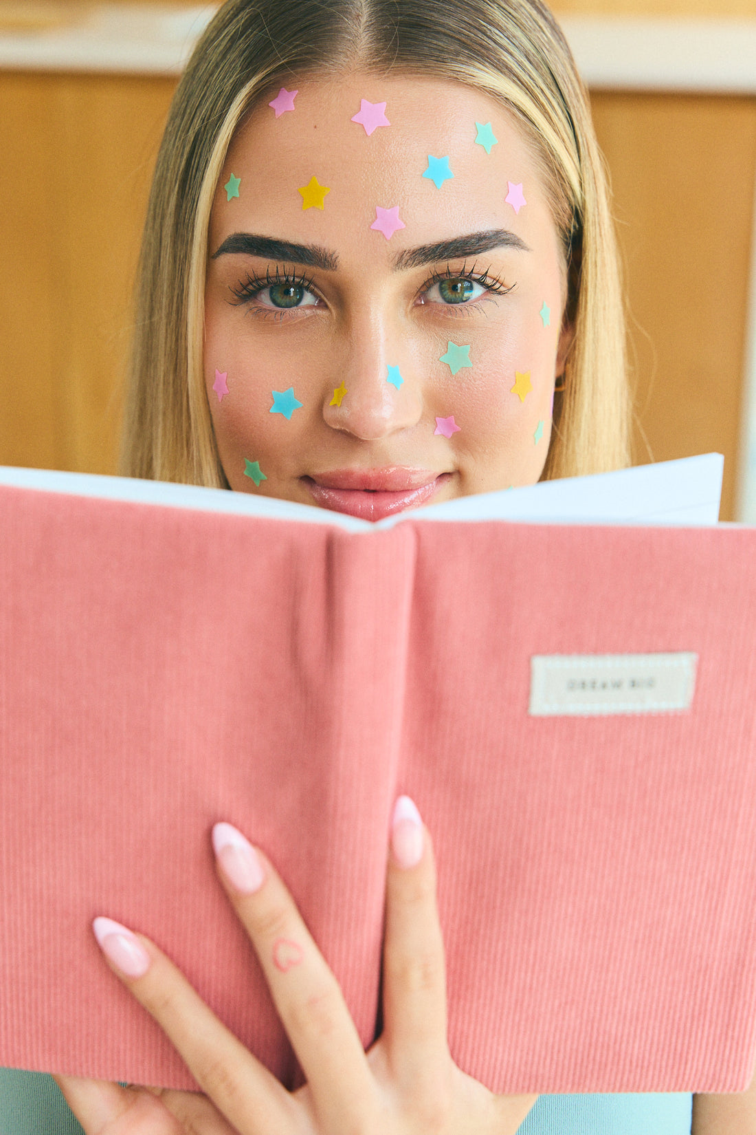 PIMPLE STAR PATCHES &amp; MIRROR CASE Pink Pimple Patches - Anti-Blemish Stars in portable mirror case, 32 patches